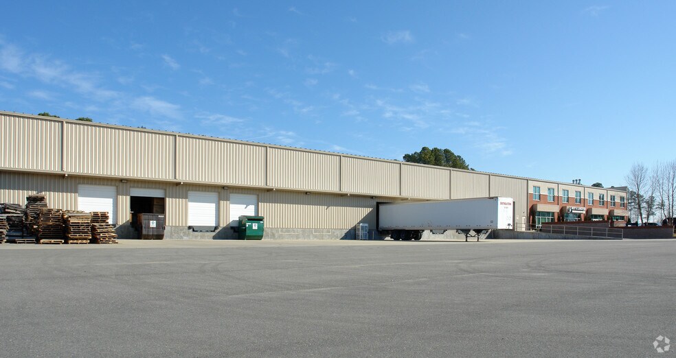 2815 Carolina Commerce Dr, Goldsboro, NC à vendre - Photo du bâtiment - Image 3 de 5