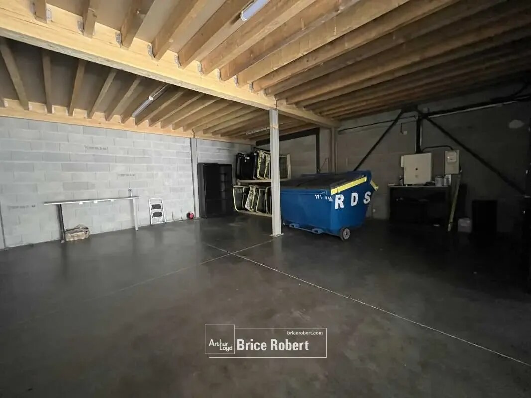 Office in Vénissieux for lease Interior Photo- Image 1 of 4