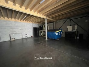 Office in Vénissieux for lease Interior Photo- Image 1 of 4