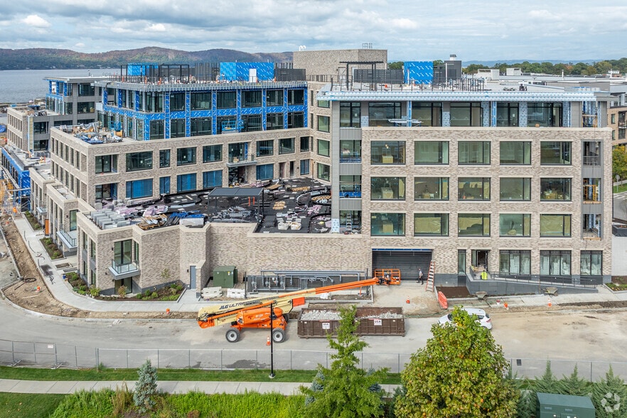 1 Lighthouse Lndg, Sleepy Hollow, NY à vendre - Photo du bâtiment - Image 3 de 3