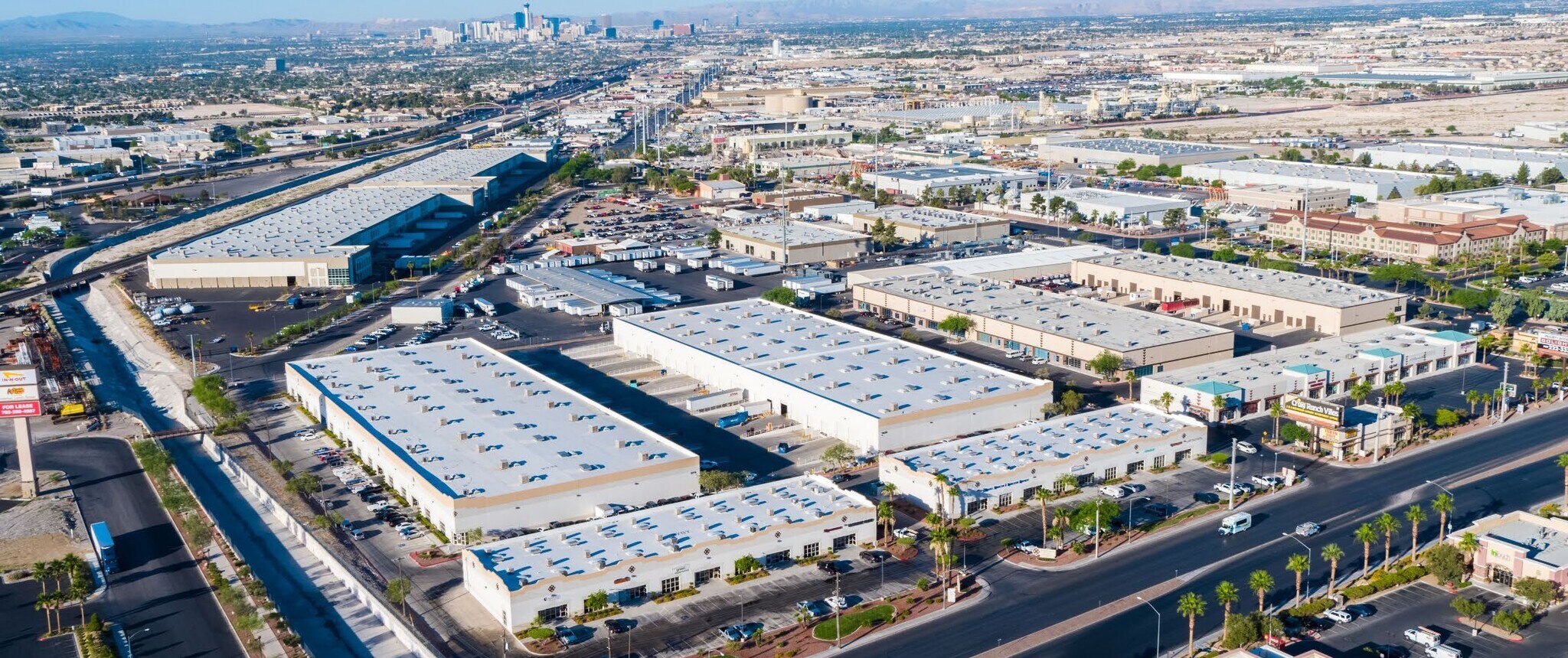 2625 E Craig Rd, North Las Vegas, NV à louer Photo du bâtiment- Image 1 de 5