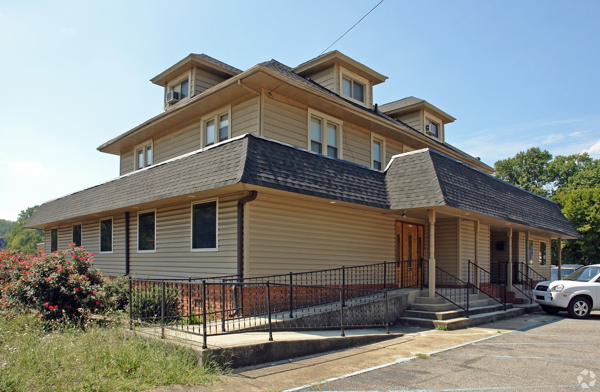 1290 Montgomery Ave, Ashland, KY for lease Primary Photo- Image 1 of 3