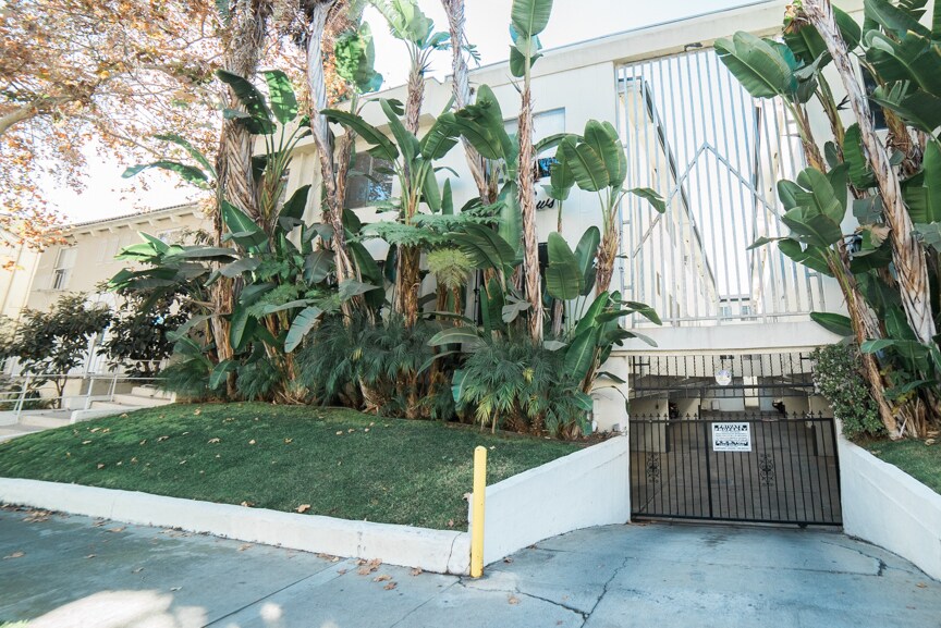 127 S St Andrews Pl, Los Angeles, CA for sale - Building Photo - Image 3 of 13