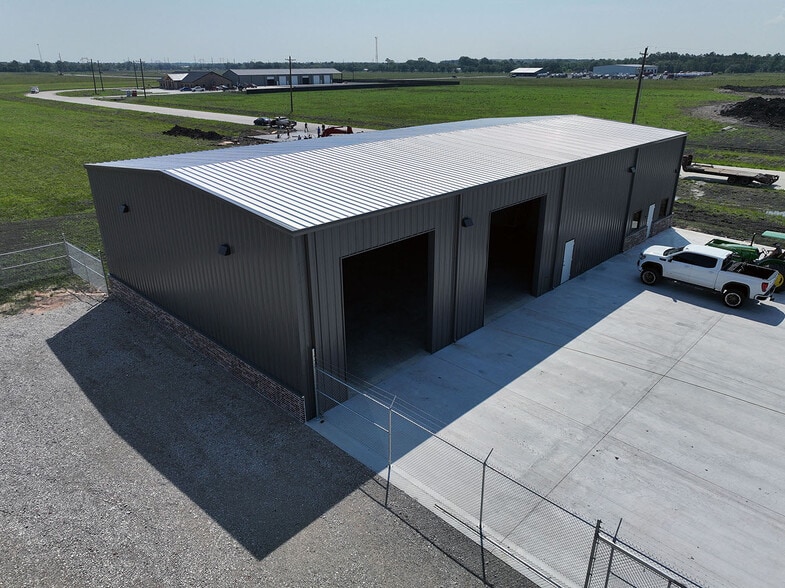 8690 Industrial Parkway, Beaumont, TX à louer - Photo du bâtiment - Image 3 de 5