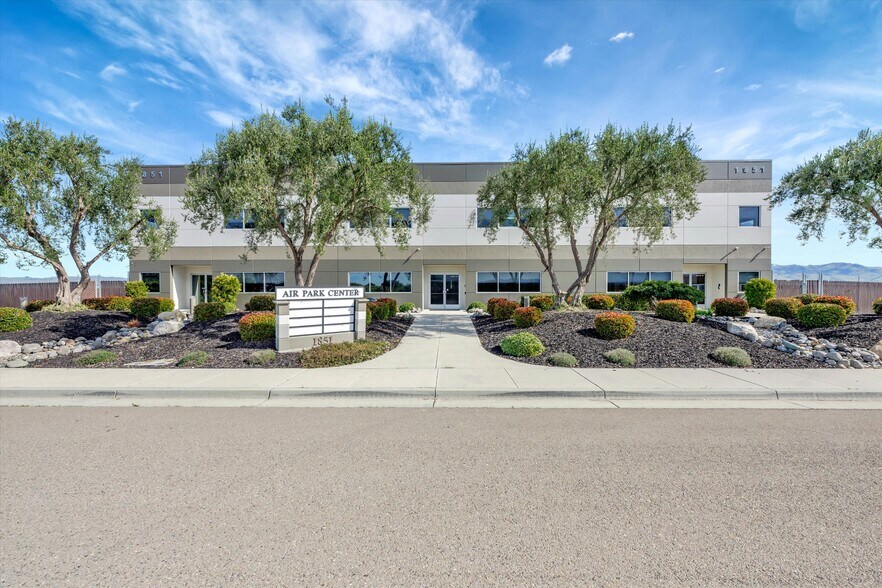 1851 Airway Dr, Hollister, CA à louer - Photo du bâtiment - Image 2 de 16