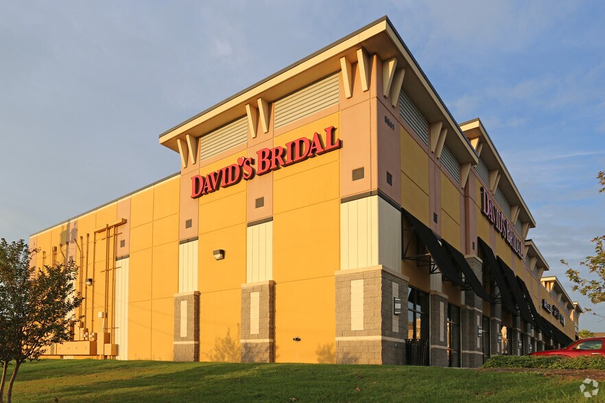 5841 NW Loop 410 Fwy, San Antonio, TX for lease - Building Photo - Image 1 of 4