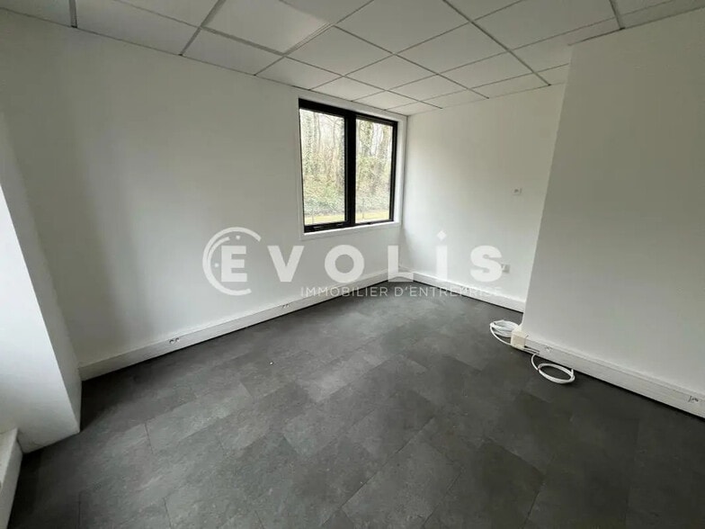 12 Chemin Des Gorges, Dardilly for lease - Interior Photo - Image 3 of 6