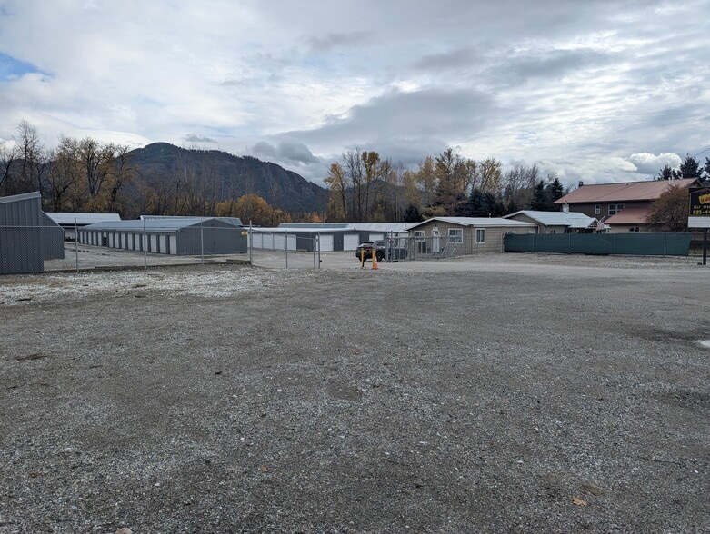 2194-2198 Sand Canyon Rd, Chewelah, WA for sale - Building Photo - Image 2 of 4