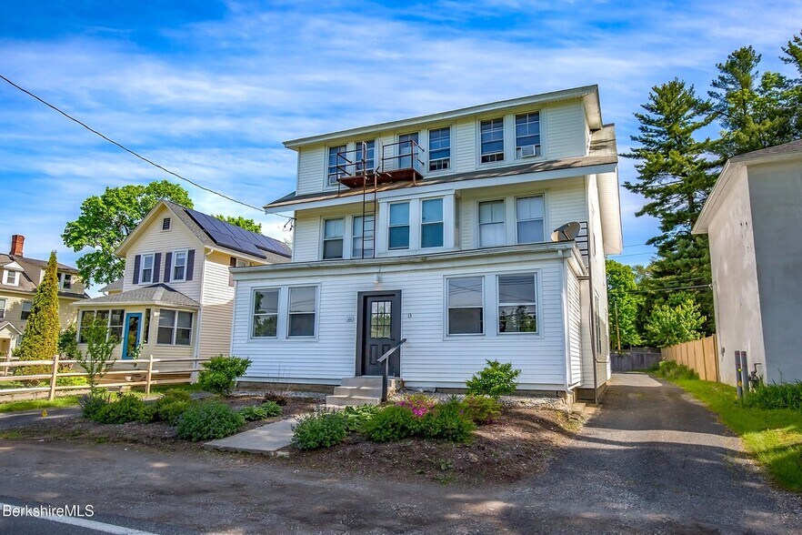 13 Park St, Stockbridge, MA à vendre - Photo du bâtiment - Image 2 de 18