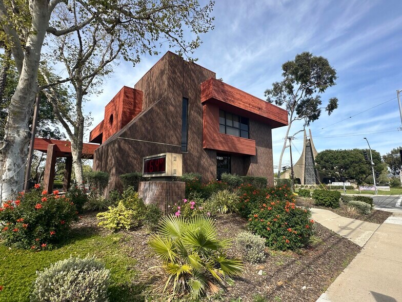 17851 17th St, Tustin, CA à louer - Photo du bâtiment - Image 3 de 5
