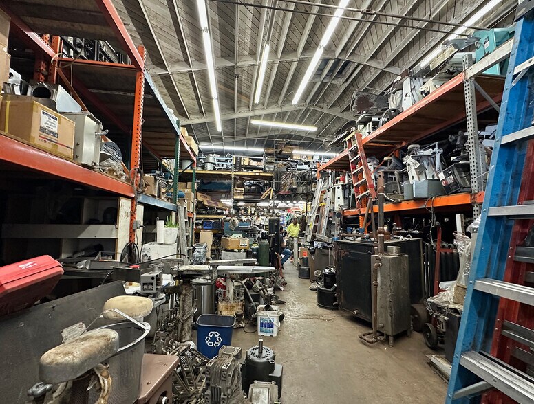 3301 S Main St, Los Angeles, CA for sale - Interior Photo - Image 3 of 6