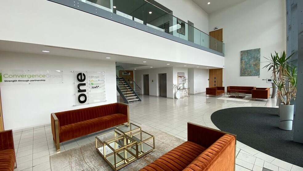 1 Cranmore Dr, Solihull à louer - Hall d’entrée - Image 2 de 16