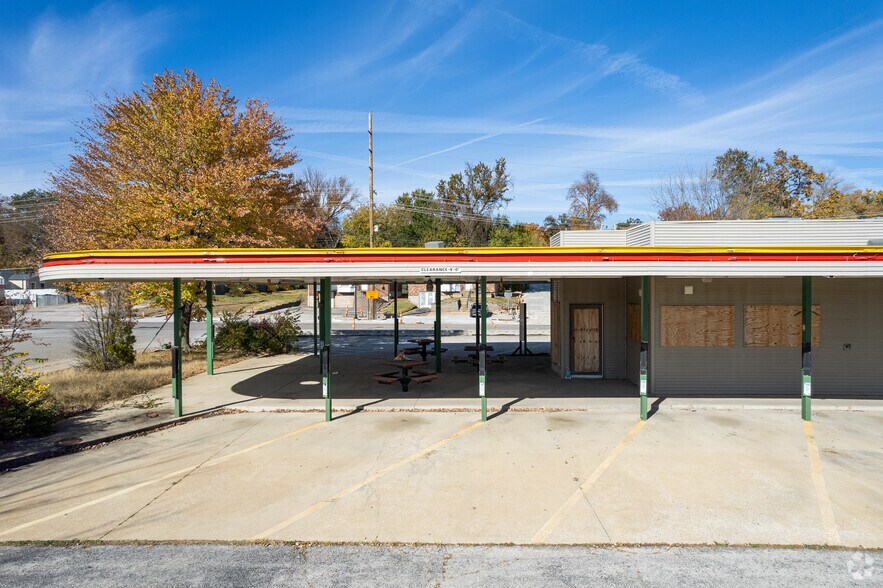 8124 Manchester Rd, Saint Louis, MO à vendre - Photo du bâtiment - Image 3 de 5