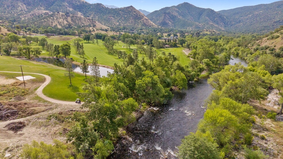 41117 Sierra Dr, Three Rivers, CA for sale - Primary Photo - Image 1 of 57