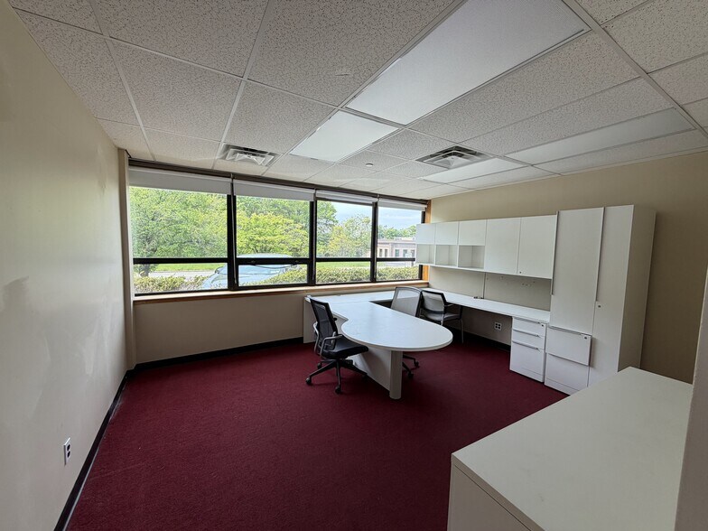 80 Skyline Dr, Plainview, NY à louer - Photo intérieure - Image 3 de 19