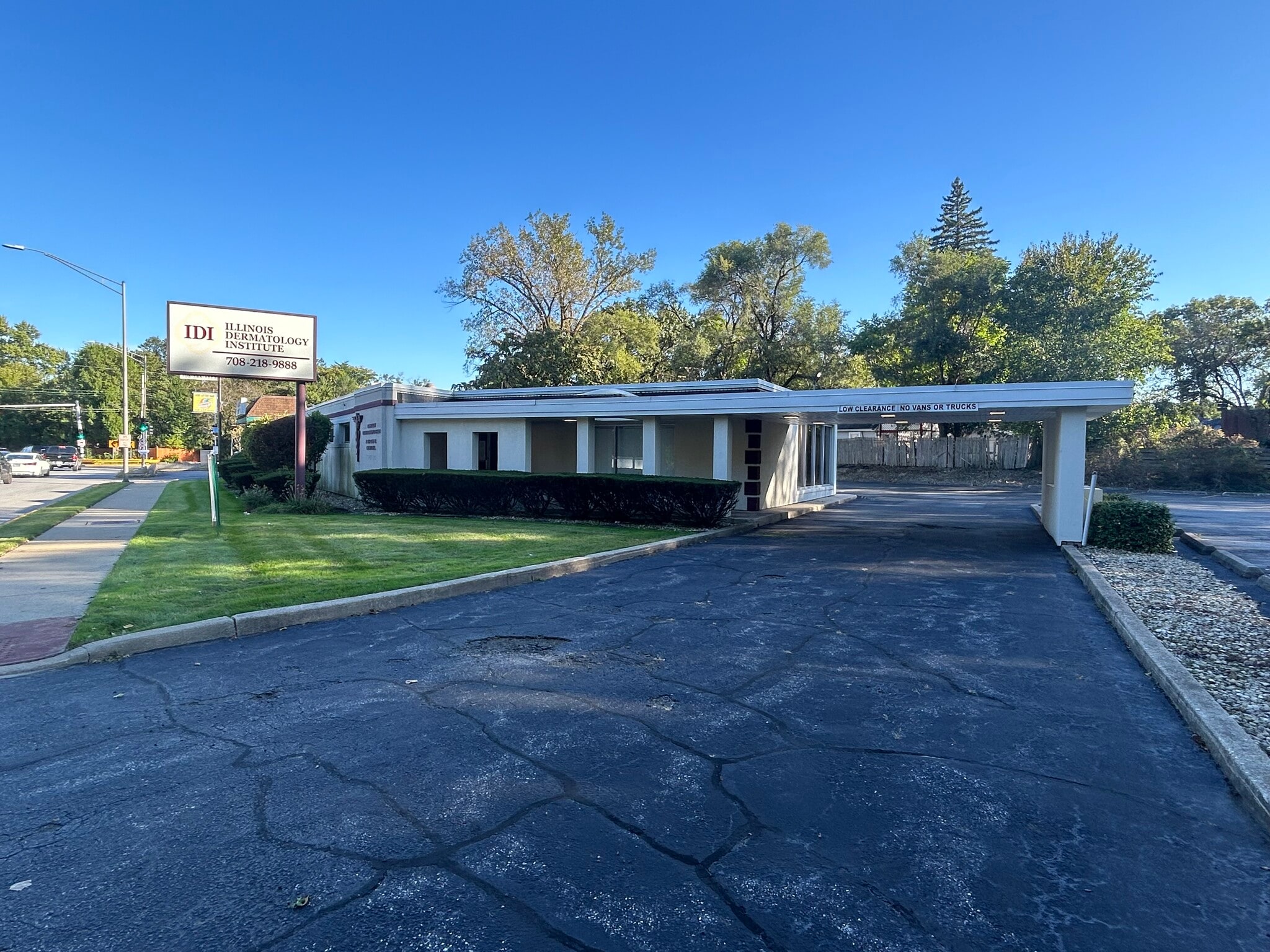 19 River Oaks Dr, Calumet City, IL for lease Primary Photo- Image 1 of 12