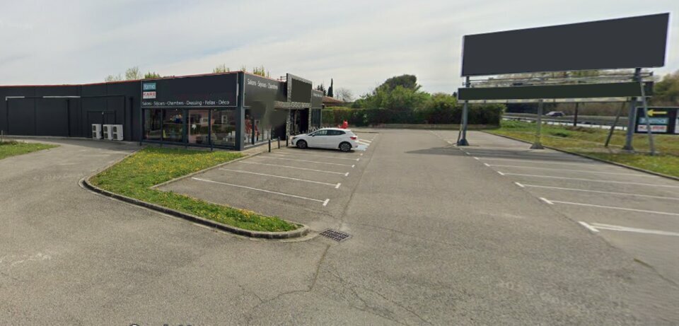 Retail in Avignon for lease - Building Photo - Image 2 of 3