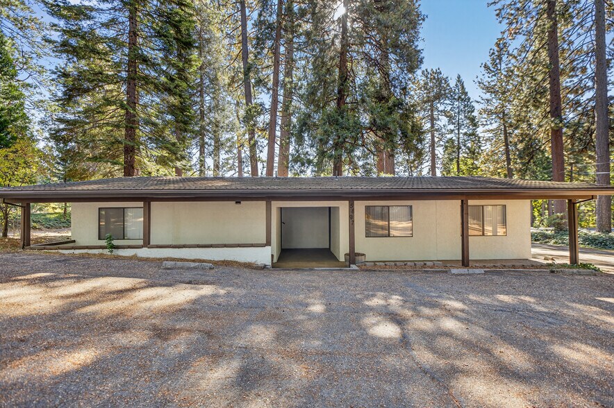 5897 Pony Express Trl, Pollock Pines, CA à vendre - Photo du bâtiment - Image 3 de 37
