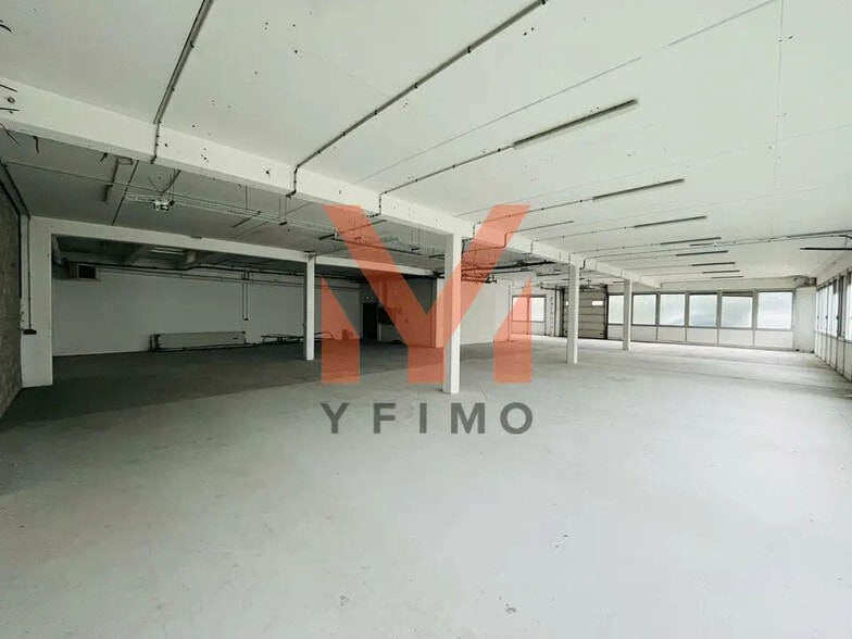 Flex in Gennevilliers for lease - Interior Photo - Image 2 of 4