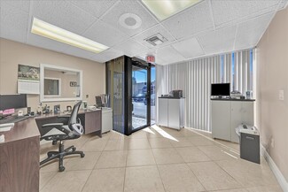 Plus de détails pour 6187 NW 167th St, Miami Lakes, FL - Bureau à vendre