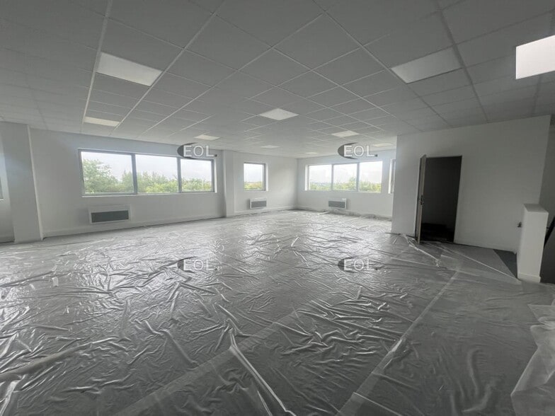 Flex in Louvres for sale - Building Photo - Image 3 of 3
