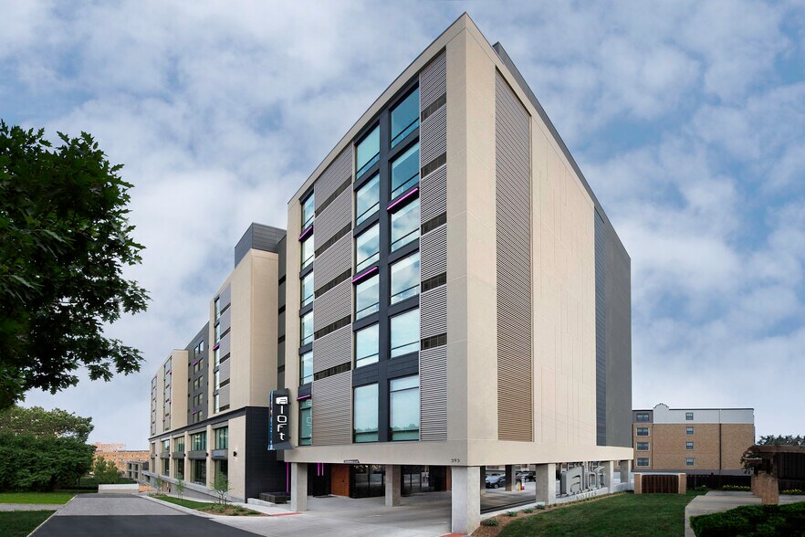 4600 Wornall Rd, Kansas City, MO à louer - Photo du bâtiment - Image 2 de 9