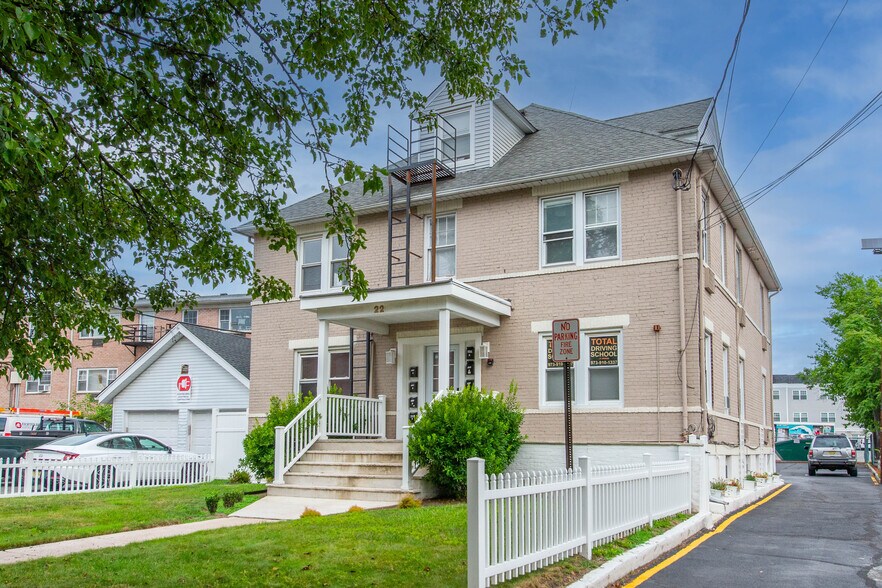 22 E Quackenbush Ave, Dumont, NJ à vendre - Photo du bâtiment - Image 2 de 20