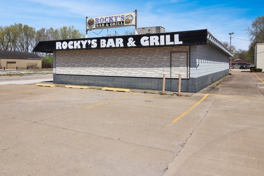 1420 W Jackson St, Macomb, IL for sale - Building Photo - Image 3 of 19