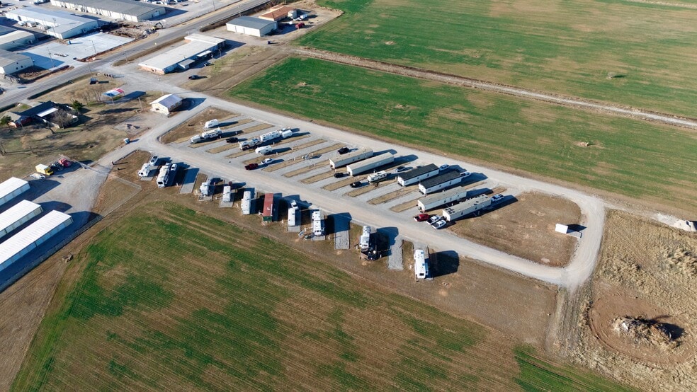 923 OK-19, Chickasha, OK à vendre - Photo du bâtiment - Image 2 de 14