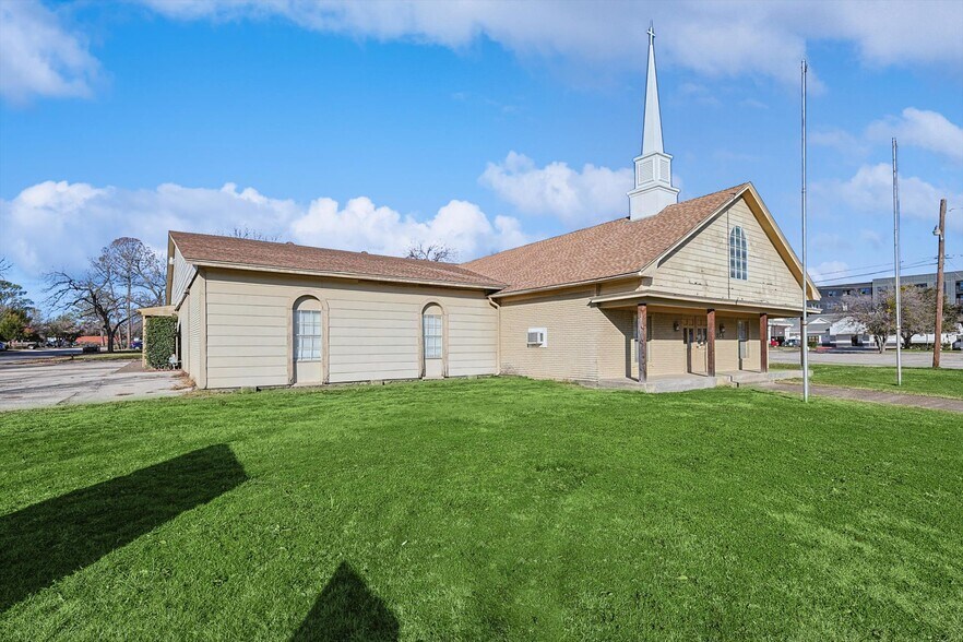 325 S Cowan Ave, Lewisville, TX for sale - Building Photo - Image 2 of 21