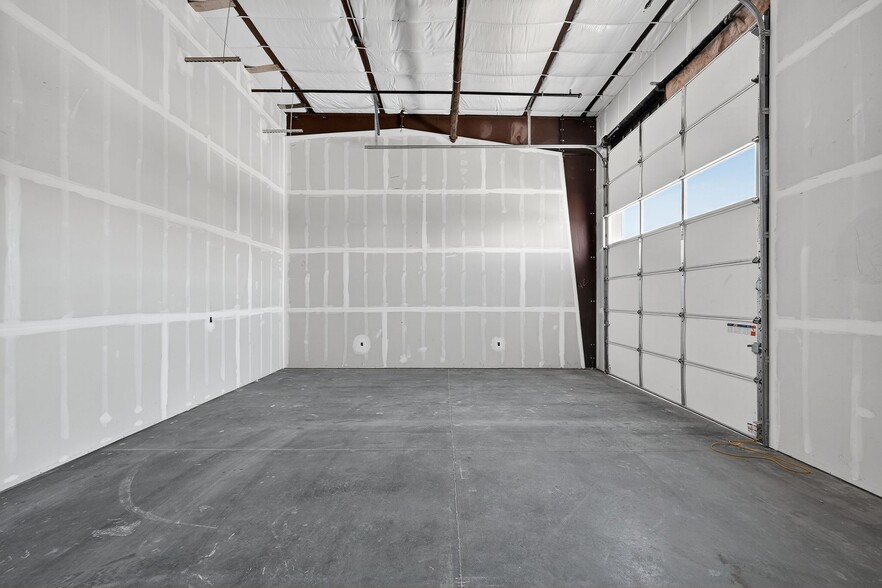 7915 Glen Harbor Blvd, Glendale, AZ for lease - Building Photo - Image 3 of 17