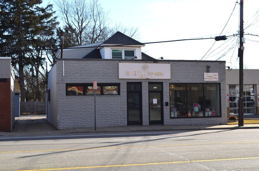 512 Reservoir Ave, Cranston, RI for sale - Building Photo - Image 3 of 13