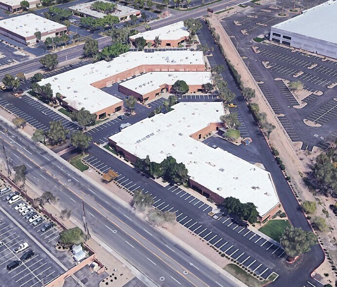 4013 E Broadway Rd, Phoenix, AZ à louer - Photo du bâtiment - Image 2 de 2