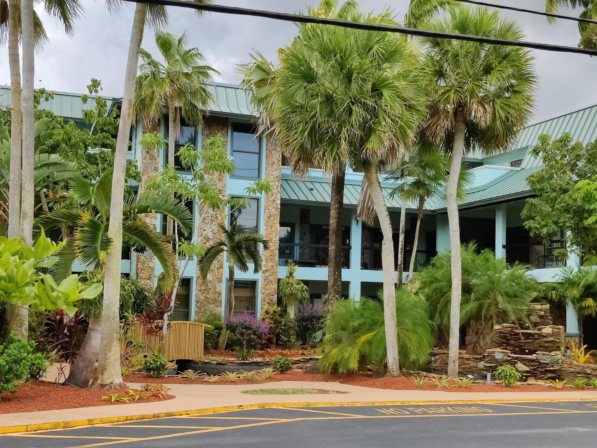 10400 Griffin Rd, Fort Lauderdale, FL for lease Primary Photo- Image 1 of 9