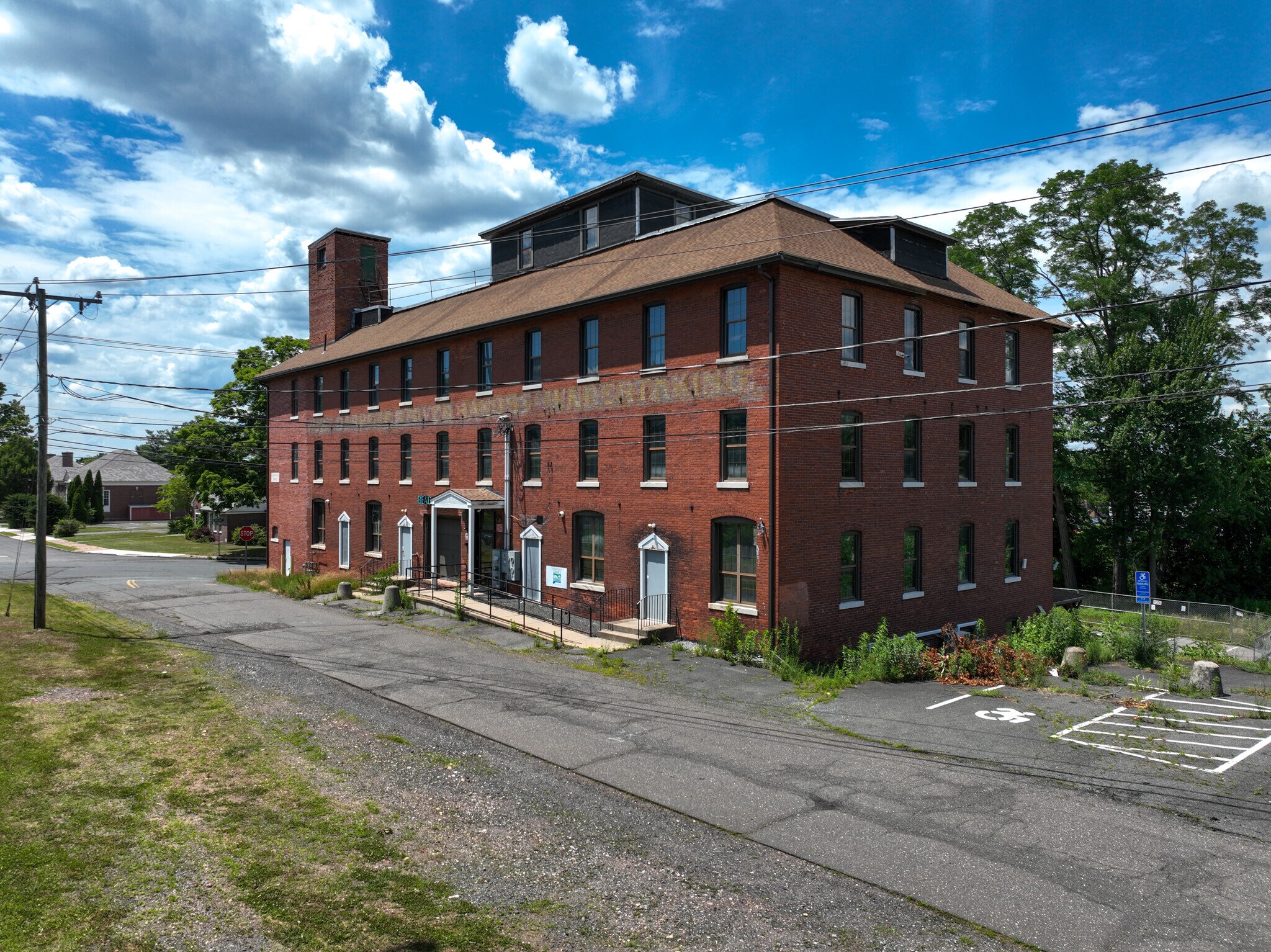 35 Oakland St, Manchester, CT à vendre Photo du bâtiment- Image 1 de 41