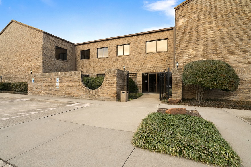 16910 N Dallas Pky, Dallas, TX for lease - Other - Image 2 of 9