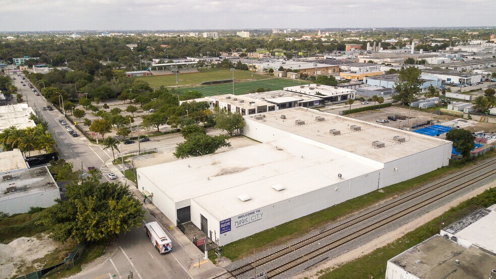 415 NE 62nd St, Miami, FL à louer - Photo du bâtiment - Image 2 de 13