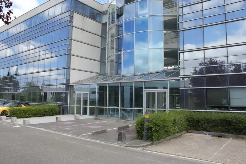 6 Rue Hélène Boucher, Guyancourt for lease - Building Photo - Image 3 of 7