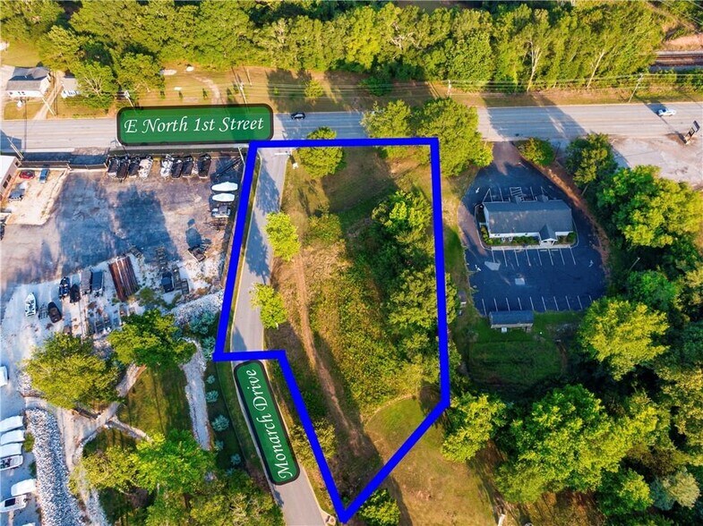 911 E North 1st St, Seneca, SC à vendre - Photo du bâtiment - Image 3 de 8