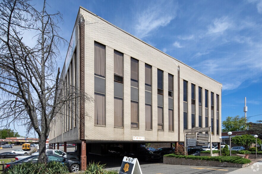 2280 Grand Ave, Baldwin, NY for lease - Building Photo - Image 1 of 9