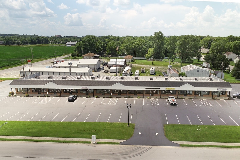 715 Lakepointe Centre Dr, O'Fallon, IL for lease - Building Photo - Image 2 of 6