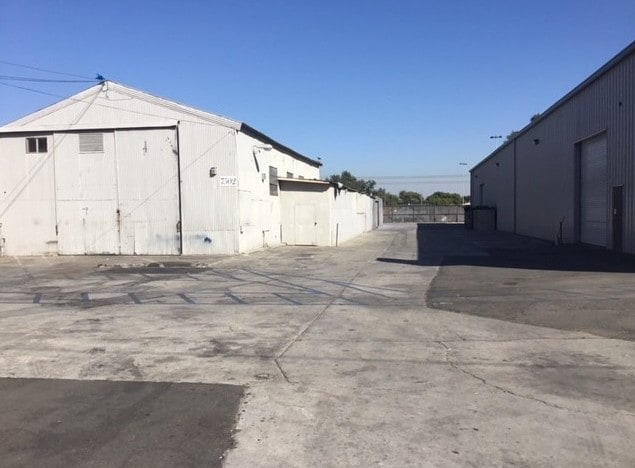 7512 Maie Ave, Los Angeles, CA à louer - Photo du bâtiment - Image 3 de 26