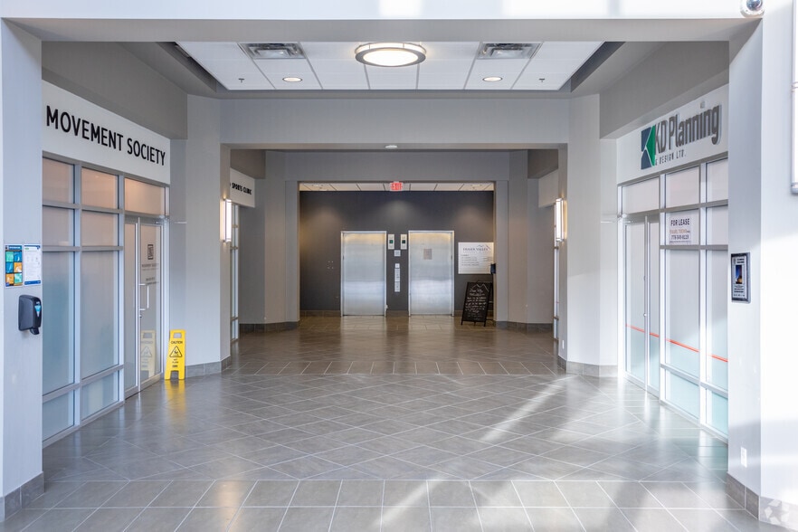 34077 Gladys Ave, Abbotsford, BC for lease - Interior Photo - Image 2 of 18