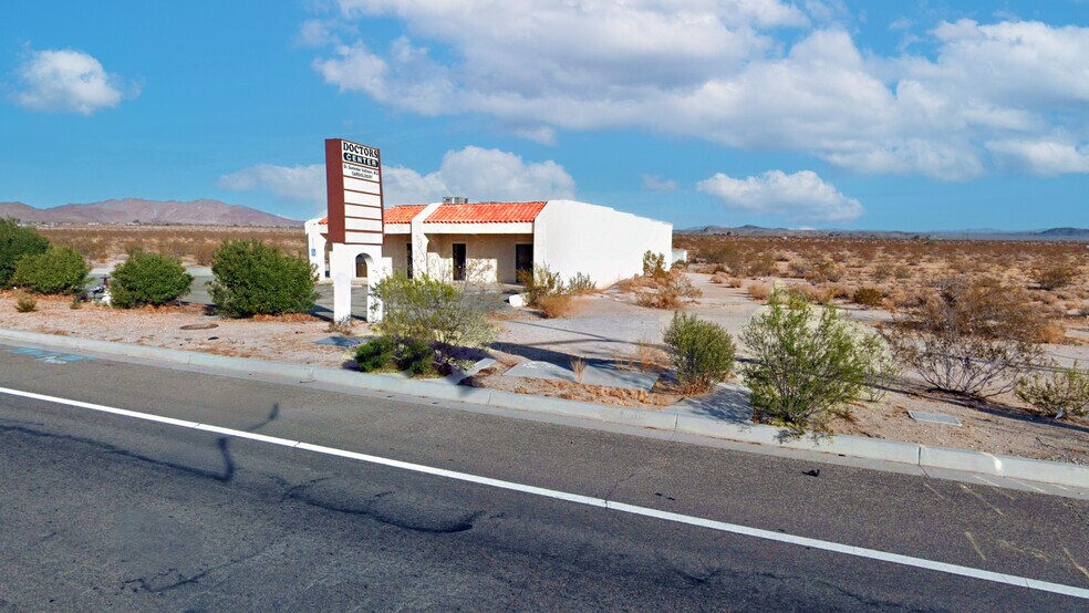 63532 29 Palms Hwy, Joshua Tree, CA à vendre - Photo du bâtiment - Image 1 de 5