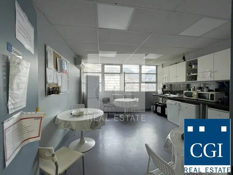 Bureau dans Grenoble à louer - Photo du bâtiment - Image 3 de 8