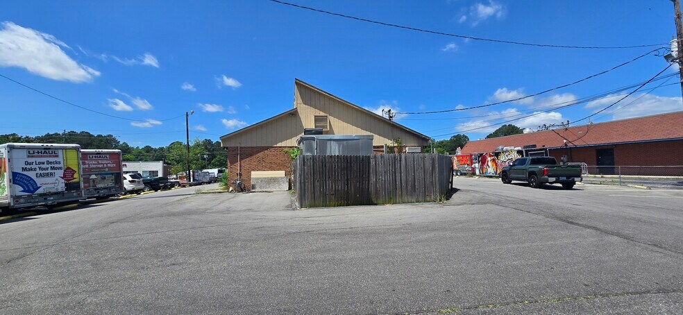 6228 Yadkin Rd, Fayetteville, NC à vendre - Photo du bâtiment - Image 3 de 24
