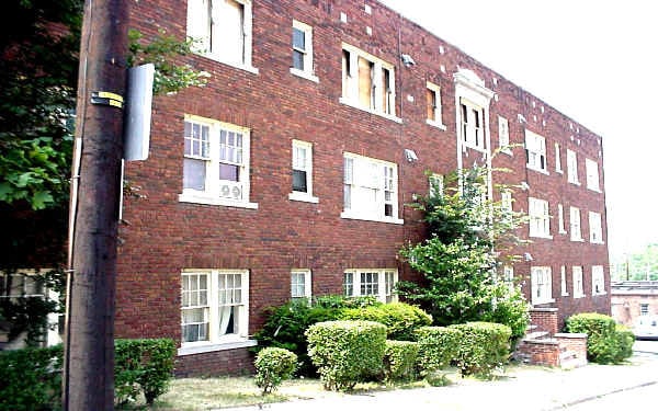 1832 Willowhurst Rd, Cleveland, OH for sale - Primary Photo - Image 1 of 25