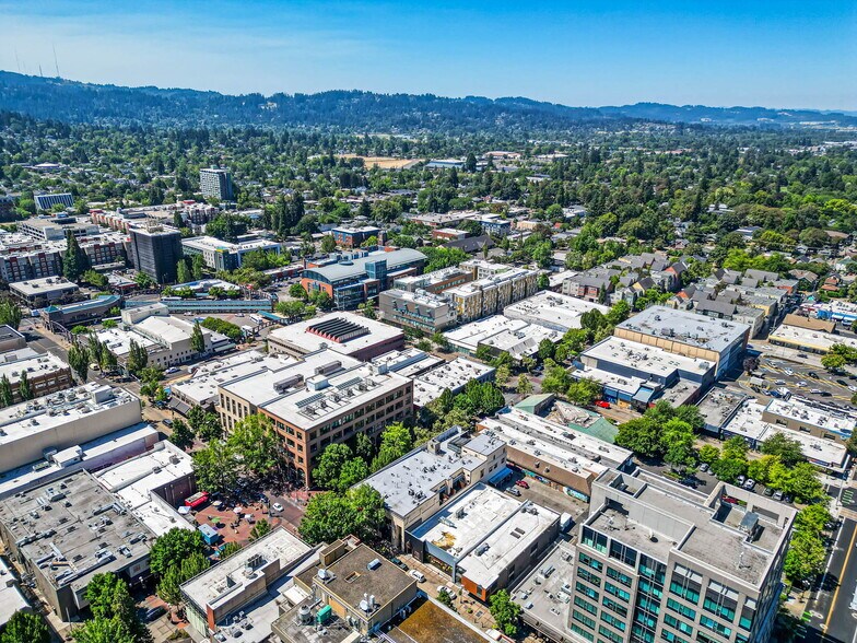 45 W Broadway, Eugene, OR à vendre - Aérien - Image 2 de 36