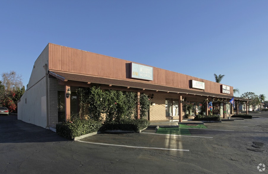 837-841 E Whittier Blvd, La Habra, CA for lease - Building Photo - Image 2 of 7