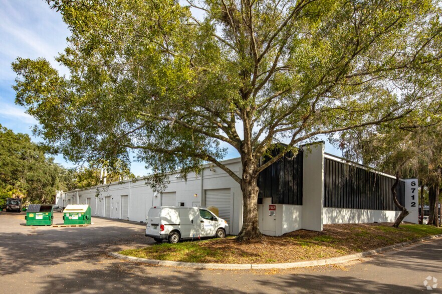 6706 Benjamin Rd, Tampa, FL à louer - Photo du bâtiment - Image 3 de 4